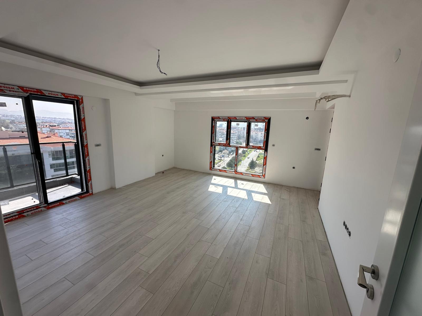 ÖZMERT UĞURCAN AKDAĞ'DAN MÜKEMMEL KONUMDA YERDEN ISITMALI 3+1